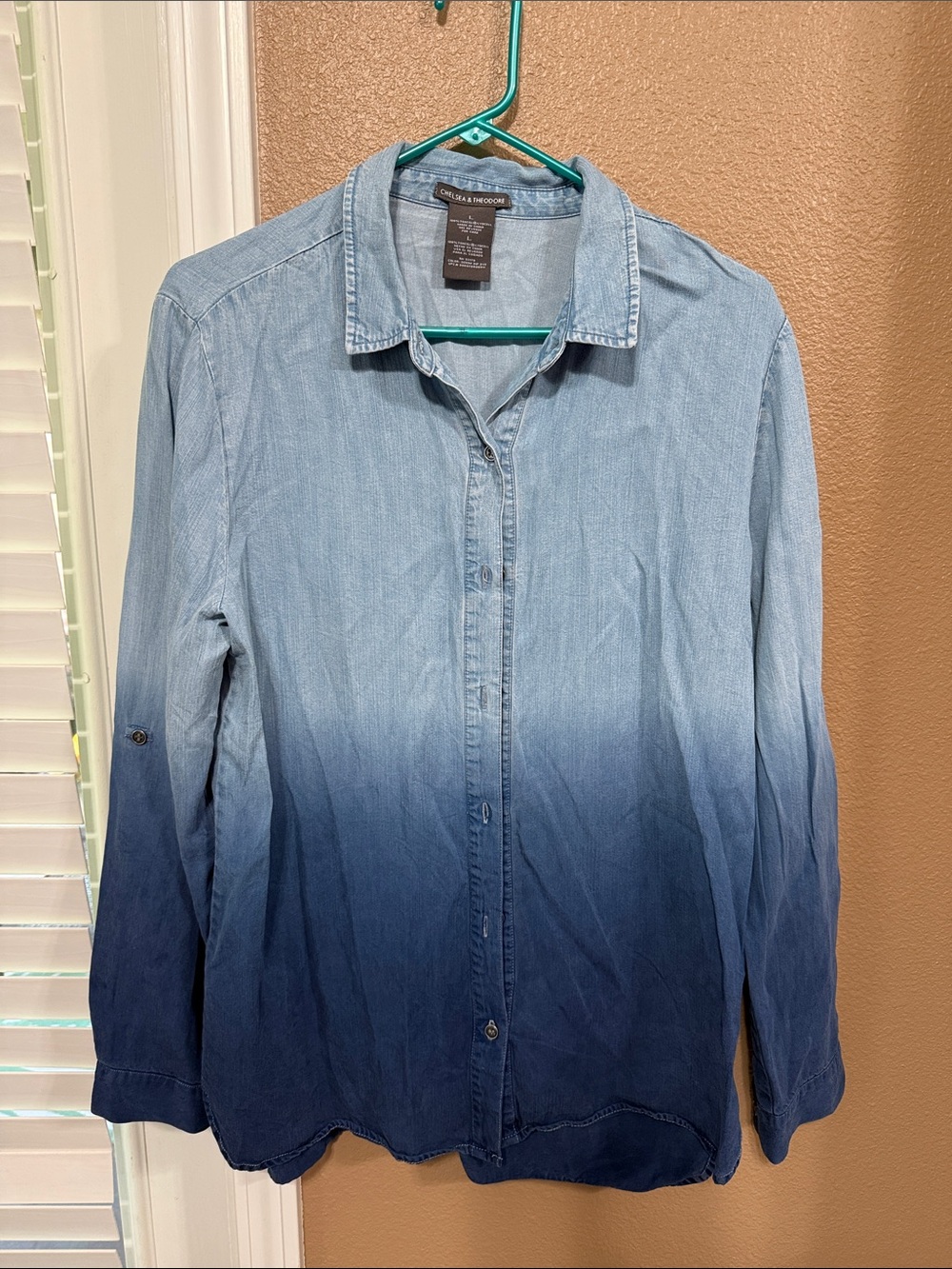 🥳 7/$10!! Chelsea & Theodore Ombre Button-Down Shirt in Light to Dark Blue
